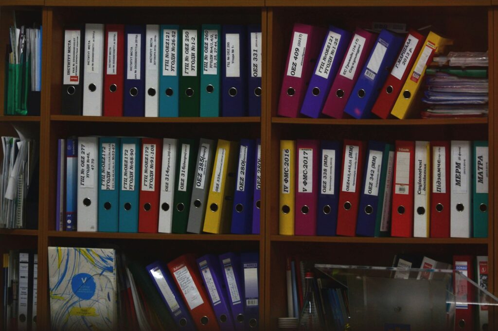Serviços paralegais: organização de documentos, registros e certidões para empresas e advogados