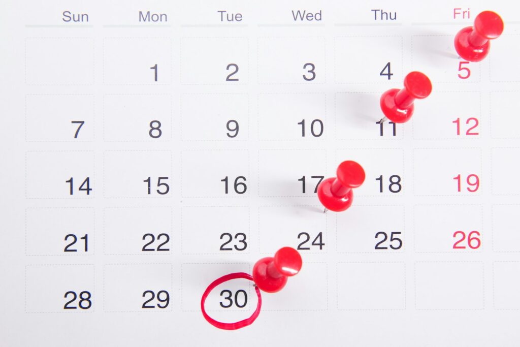 Calendário marcando prazo, representando o prazo do Simples Nacional híbrido em setembro de 2026