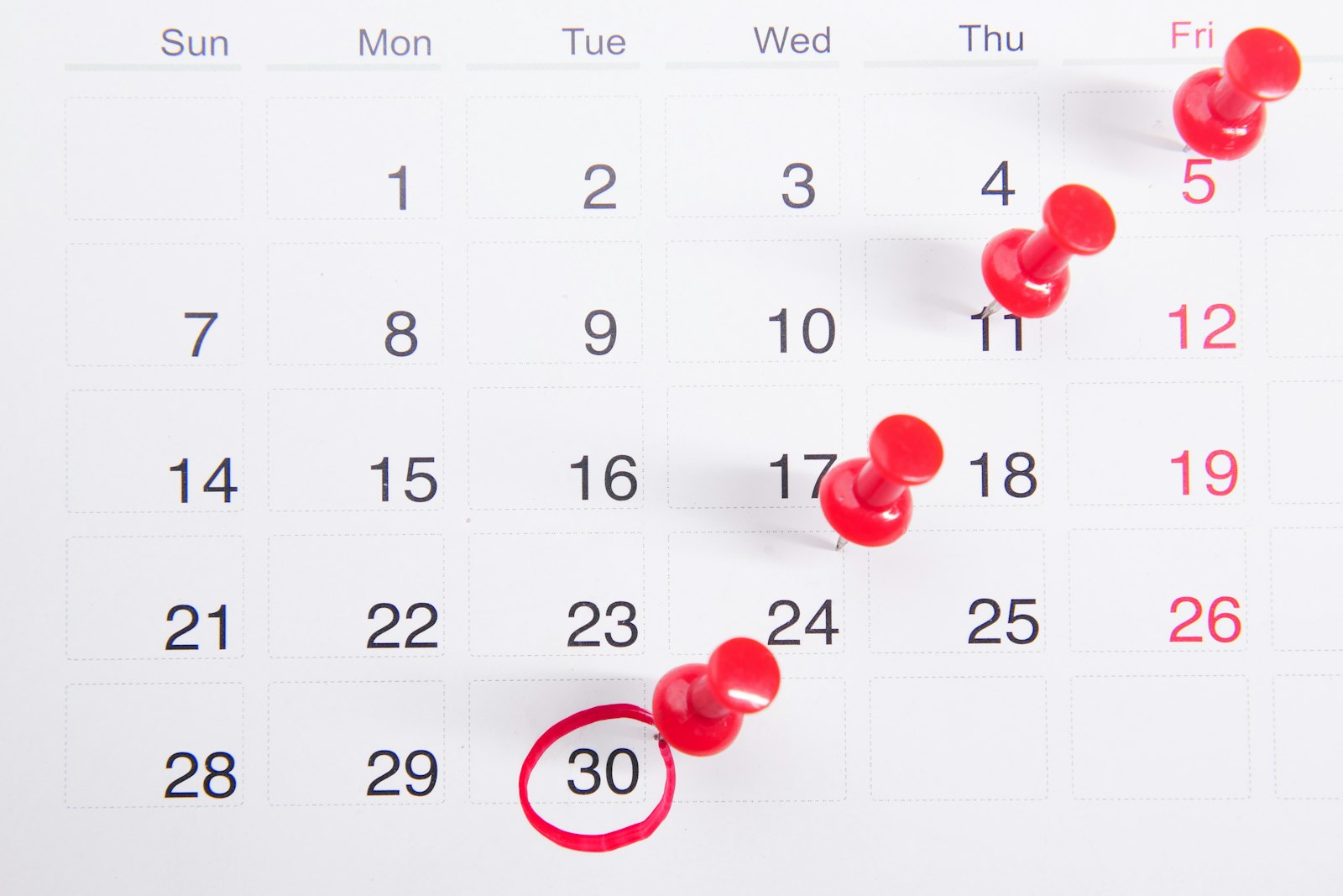 Calendário marcando prazo, representando o prazo do Simples Nacional híbrido em setembro de 2026